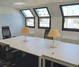 Bureau privé 25 m² 4 postes Coworking Rue des Petits Hôtels Paris 75010 - photo 1